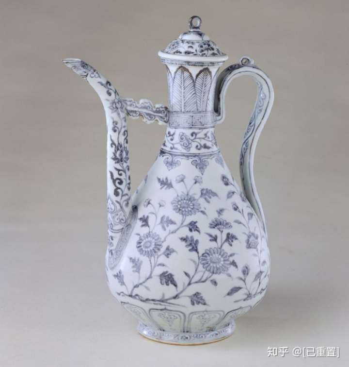 青花一火成，浓淡出毫端：简叙明代青花瓷的特征